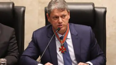 Tarcísio elogia “trabalho amoroso” da Justiça Eleitoral