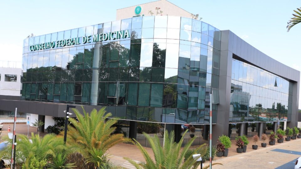 CFM e faculdades de medicina travam embate no STF por fiscalização de estágios 