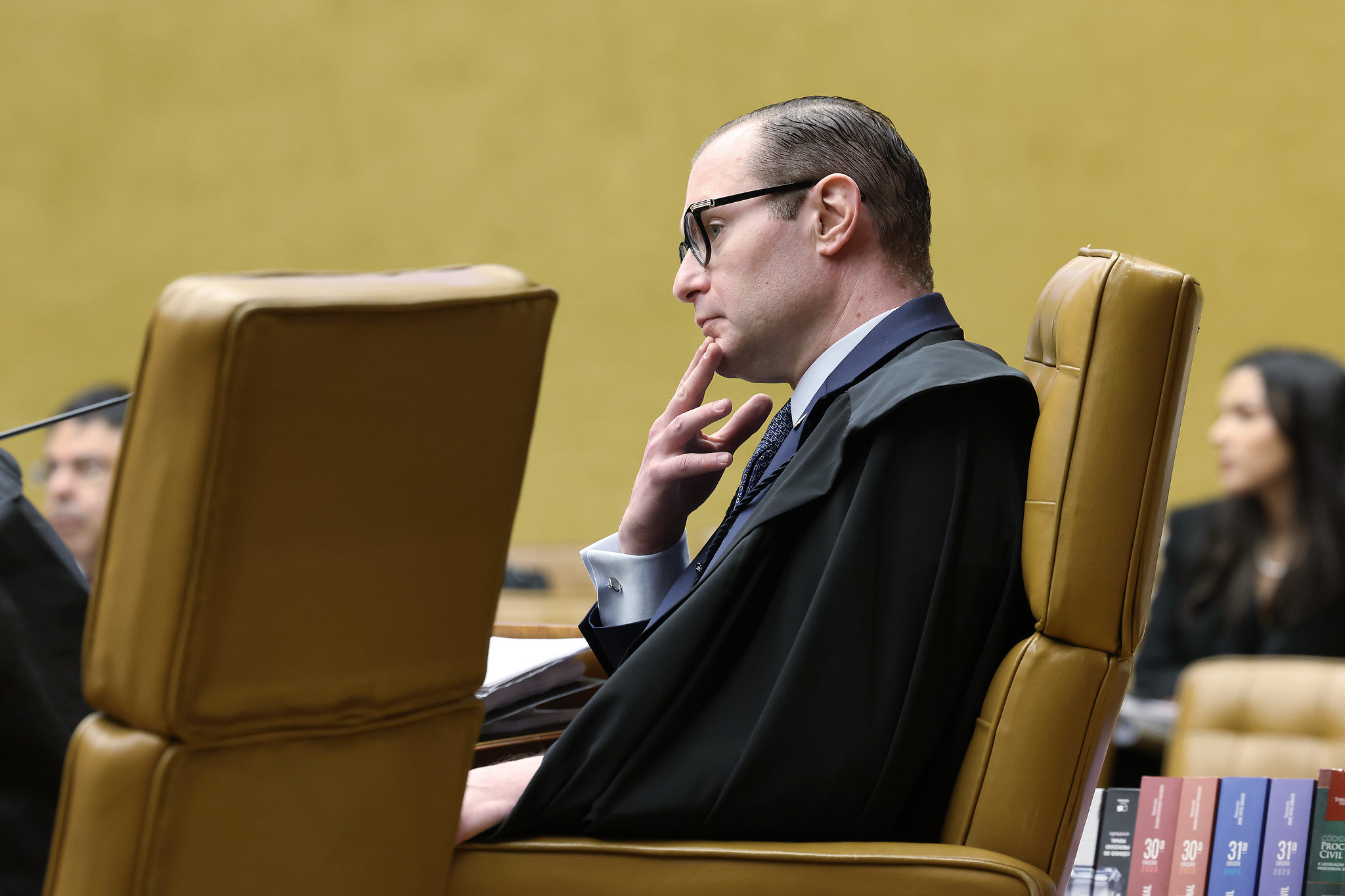 Após revés em decisão de Flávio Dino, ONGs trans apelam a Cristiano Zanin para derrubar resolução do CFM