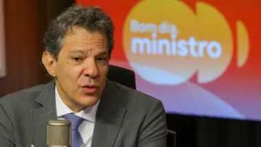 Constranger: Haddad fala sobre o plano do Governo Federal de arrecadar US$ 20 bilhões de países ricos para fundo ambiental, durante a COP 30. O Fundo para Florestas Tropicais Para Sempre foi idealizado em 2023.