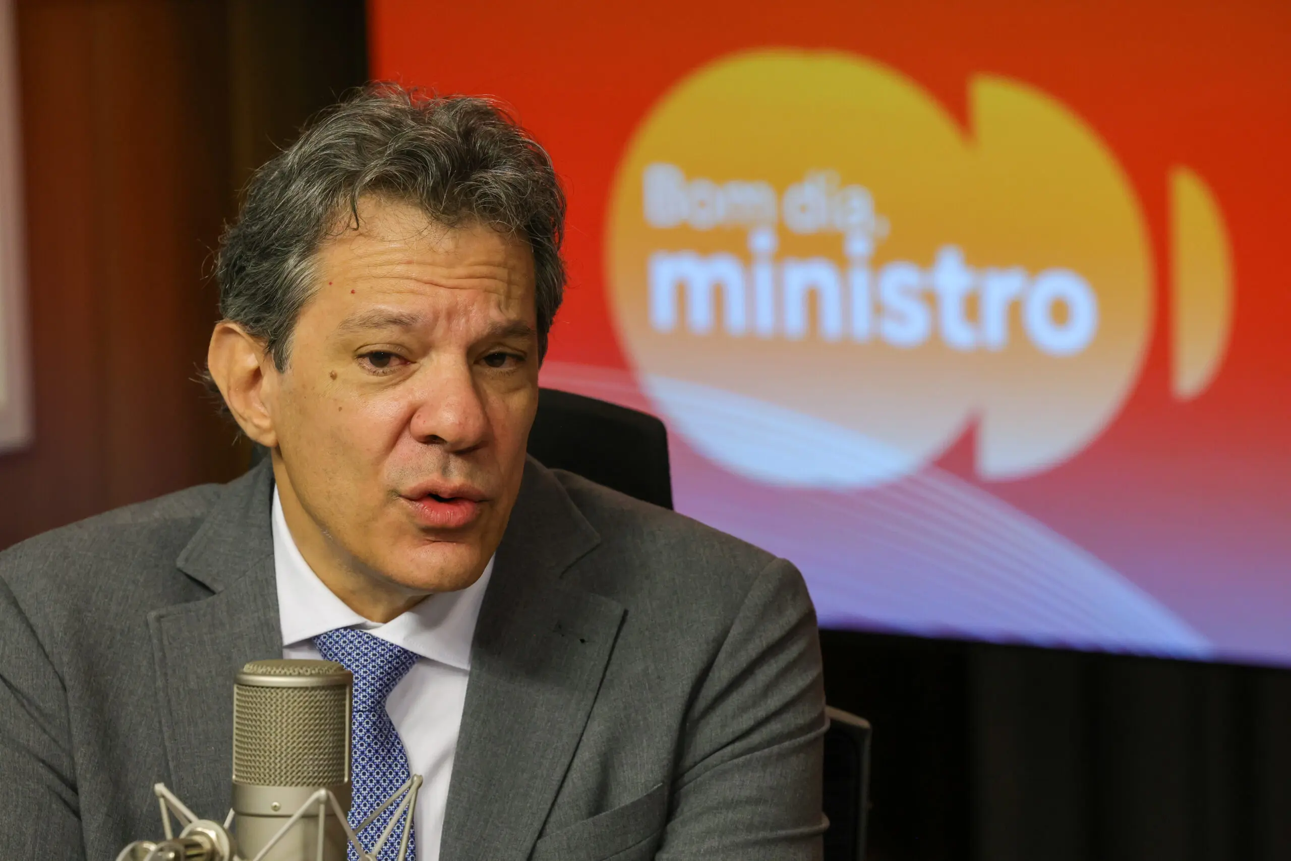 Constranger: Haddad fala sobre o plano do Governo Federal de arrecadar US$20 bilhões de países ricos para fundo ambiental, durante a COP 30. O Fundo para Florestas Tropicais Para Sempre foi idealizado em 2023.