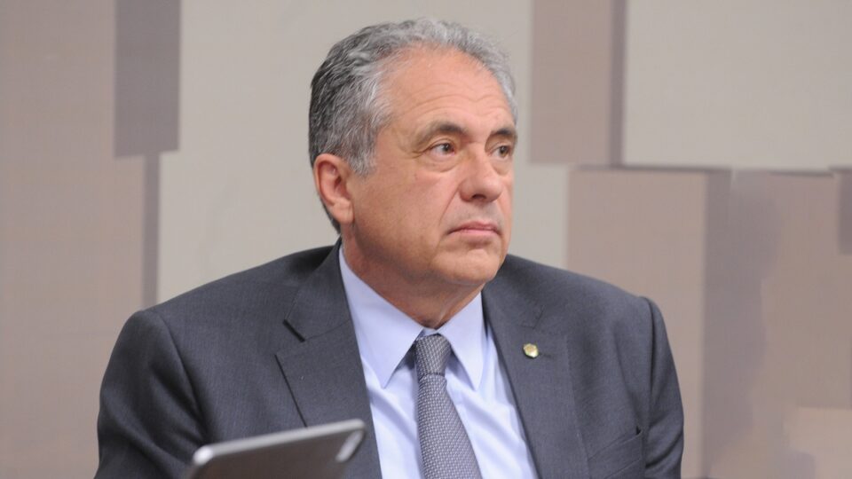 Relator desidrata em R$ 3 bi MP da alternativa ao IOF sob pressão e adia votação