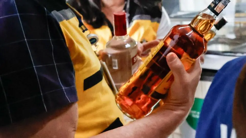 Especialistas reforçam o alerta para que consumidores evitem produtos de origem duvidosa.