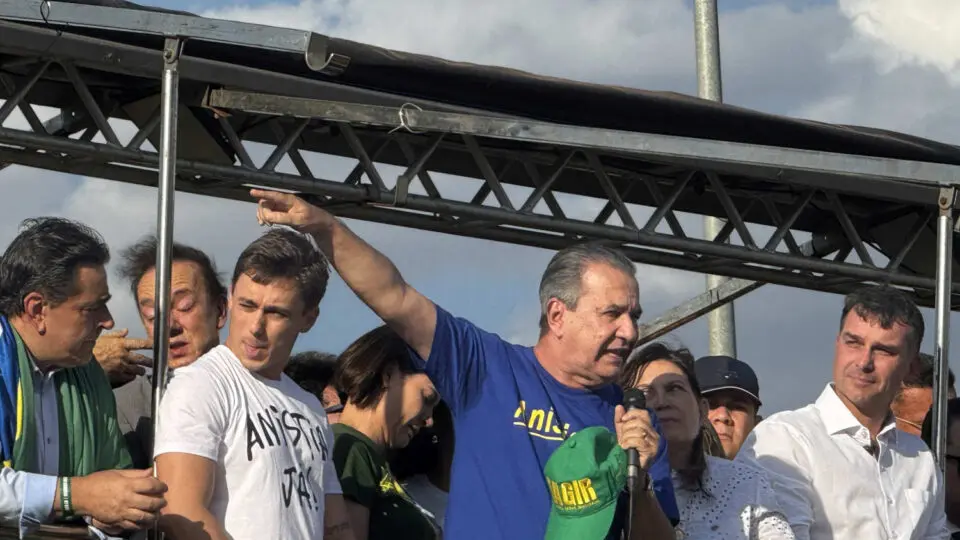 Silas Malafaia, Flávio Bolsonaro, Nikolas Ferreira e outros membros da oposição em ato pela anistia