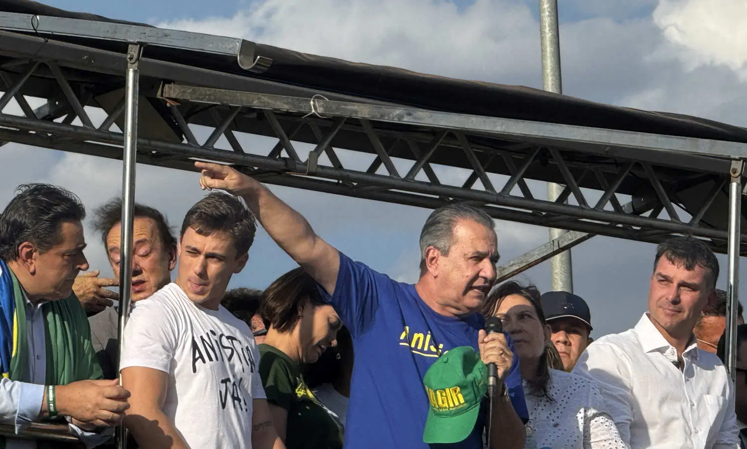 Silas Malafaia, Flávio Bolsonaro, Nikolas Ferreira e outros membros da oposição em ato pela anistia