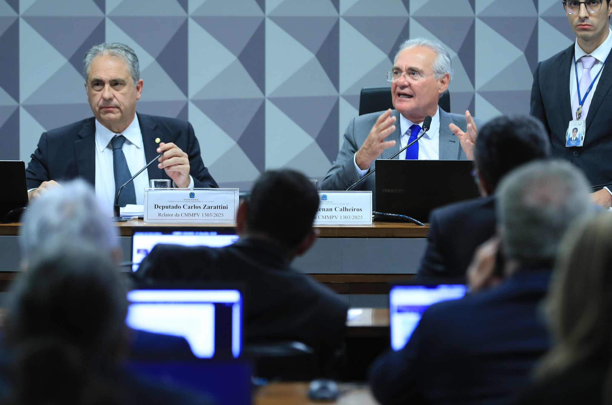 URGENTE: Comissão Aprova Taxação de 18% em Investimentos - Entenda o Impacto!