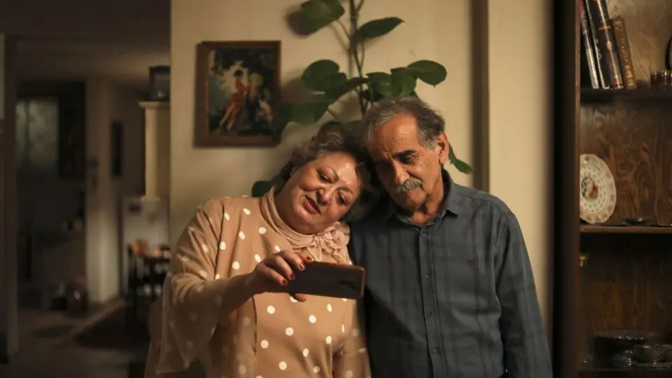 Mahin e Faramarz têm seus caminhos cruzados em "Meu Bolo Favorito"