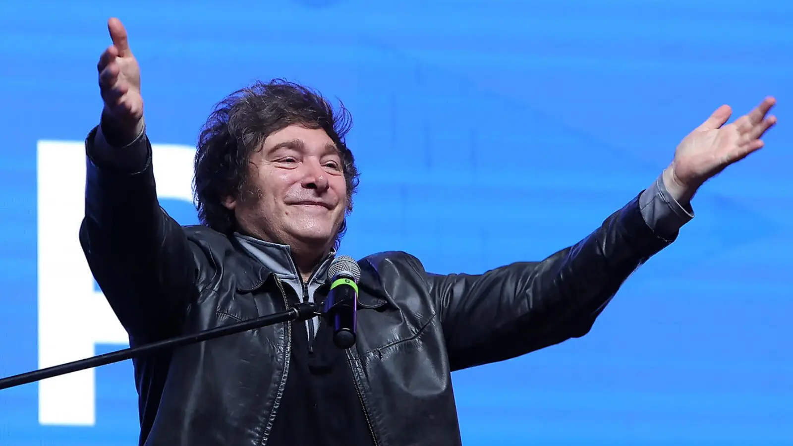 Javier Milei, fotografado durante discurso no Paraguai em setembro: presidente roqueiro.