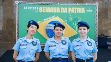 Quase 10 mil alunos aguardam vagas em escolas cívico-militares no Paraná, enquanto STF ainda julga constitucionalidade do modelo.