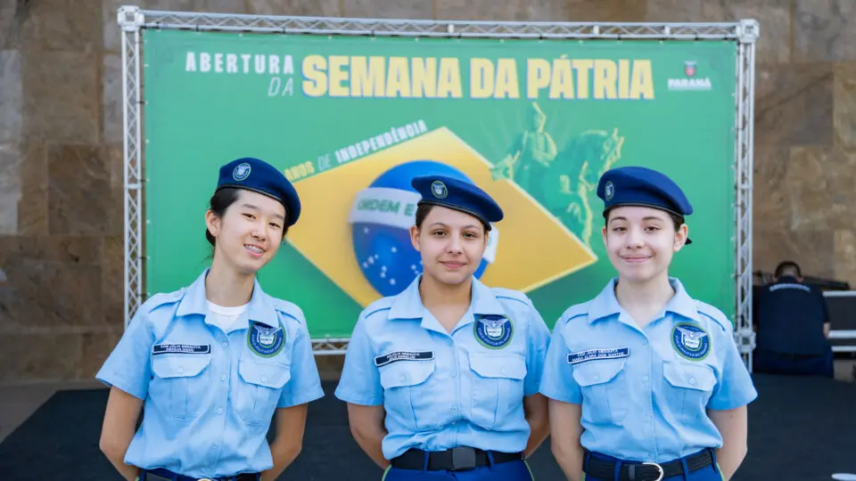 Quase 10 mil alunos aguardam vagas em escolas cívico-militares no Paraná, enquanto STF ainda julga constitucionalidade do modelo.