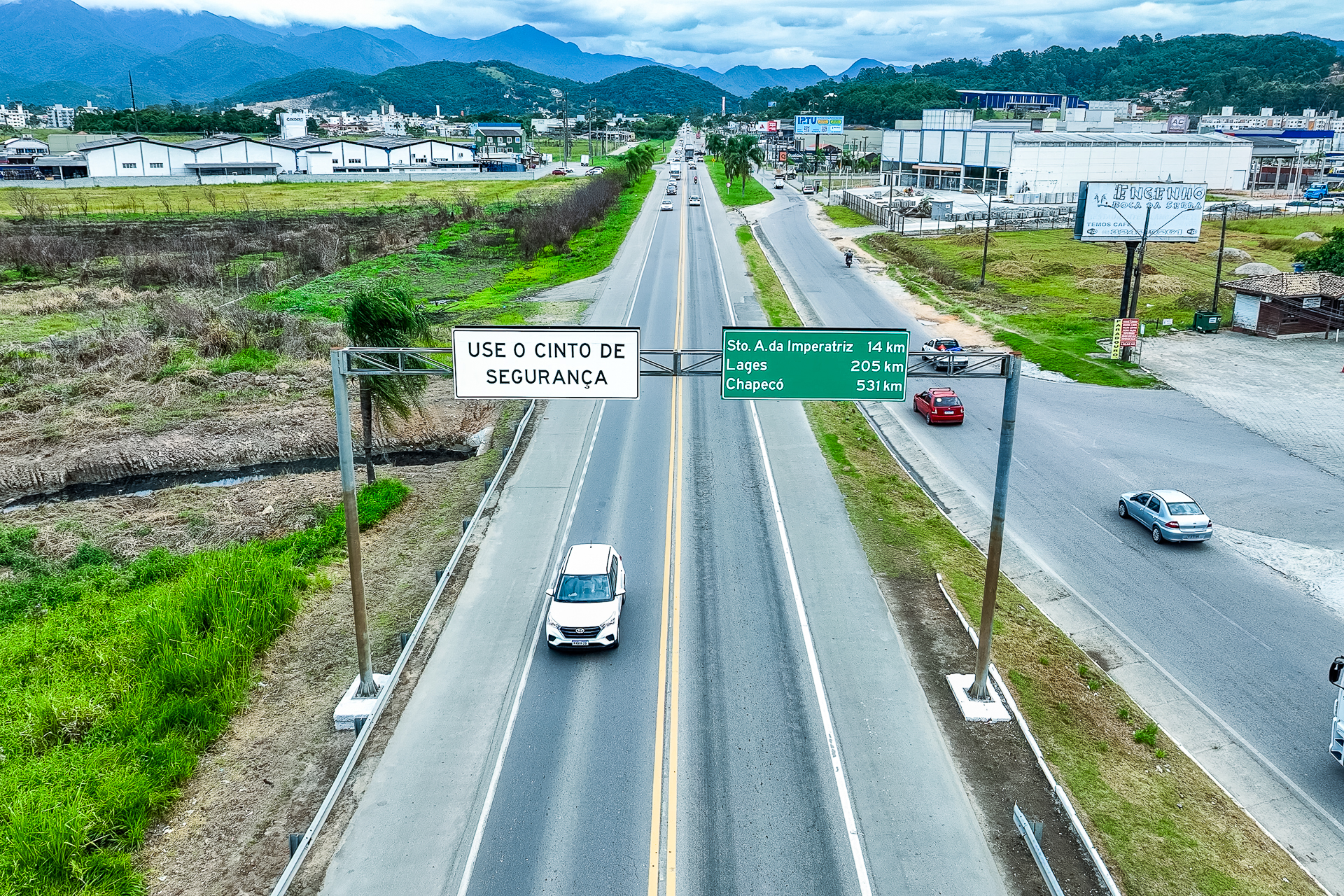 Obras e melhorias pontuais buscam ampliar a segurança e a fluidez do tráfego na BR-282 enquanto a duplicação não ocorre.