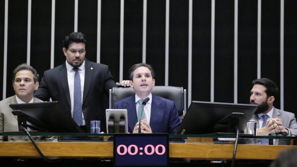 Em derrota do governo, Câmara derruba “MP da Taxação”