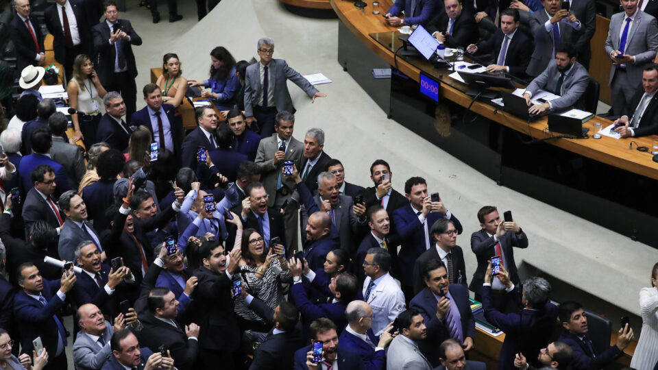 Em derrota do governo, Câmara derruba “MP da Taxação”