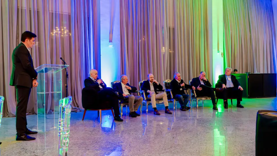 Encontro da Aepar com presidentes de entidades ligadas ao setor produtivo no Paraná debateu os rumos da economia nacional