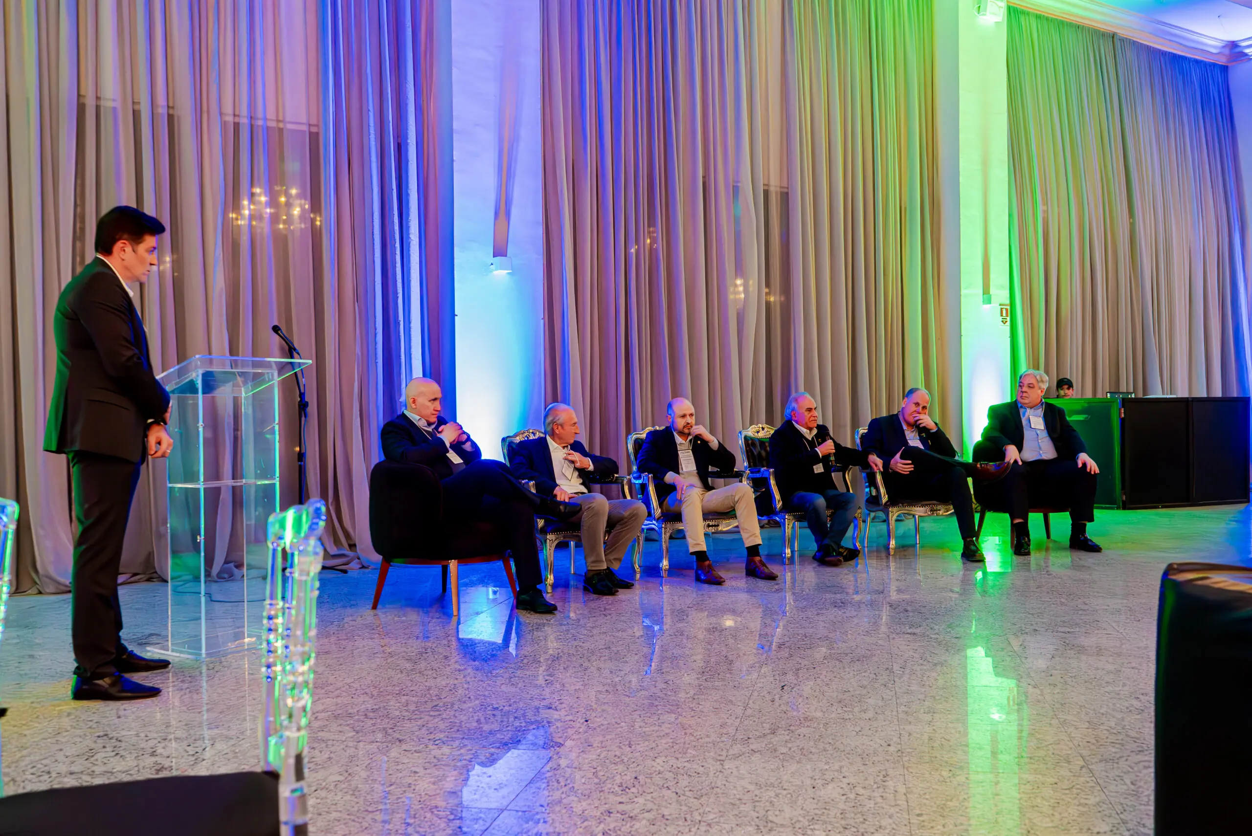 Encontro da Aepar com presidentes de entidades ligadas ao setor produtivo no Paraná debateu os rumos da economia nacional