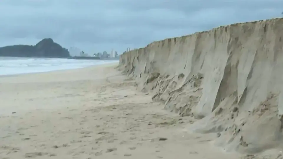 Ressaca em Matinhos, causada também pela formação do ciclone extratropical.