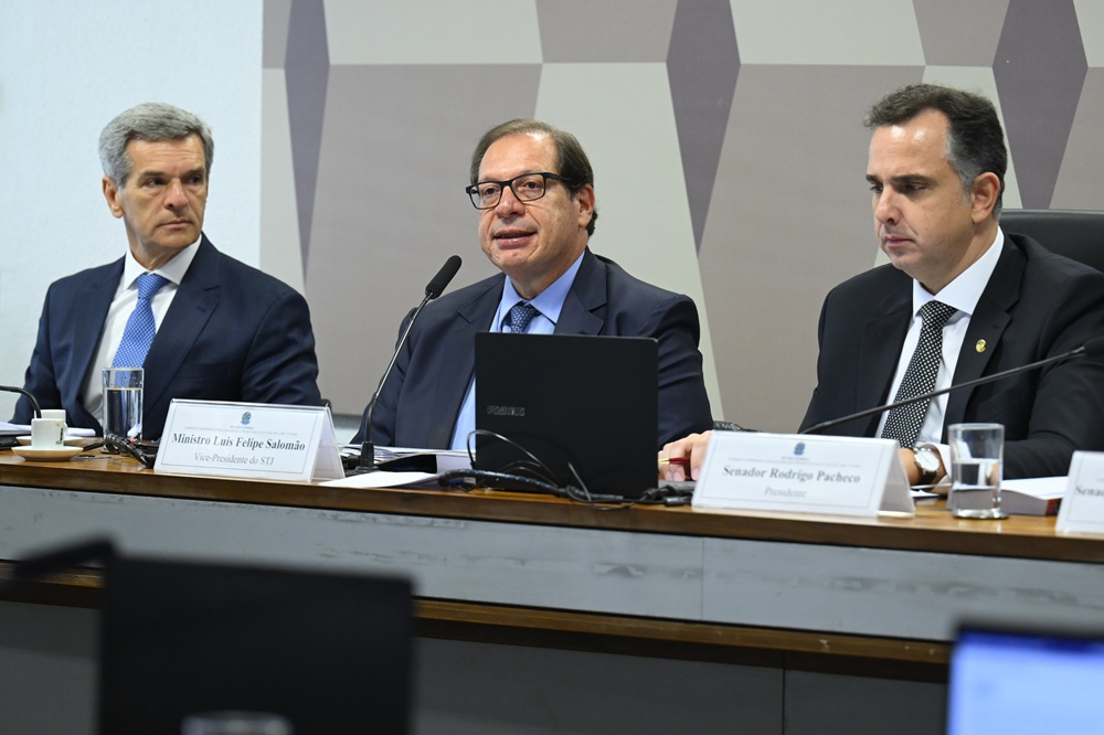 Falaram a favor do projeto do Código Civil os ministros do STJ Marco Aurélio Bellizze e Luis Felipe Salomão (na foto, da esquerda para direita, ao lado do senador Rodrigo Pacheco).