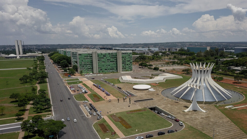 Reforma administrativa enfrenta cerco de categorias e questionamentos sobre efetividade