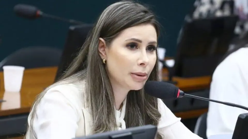 Cotada como nome a vice de Jorginho Mello, deputada federal Caroline De Toni (PL-SC) diz que, no momento, foco está na pré-candidatura ao Senado nas eleições de 2026.