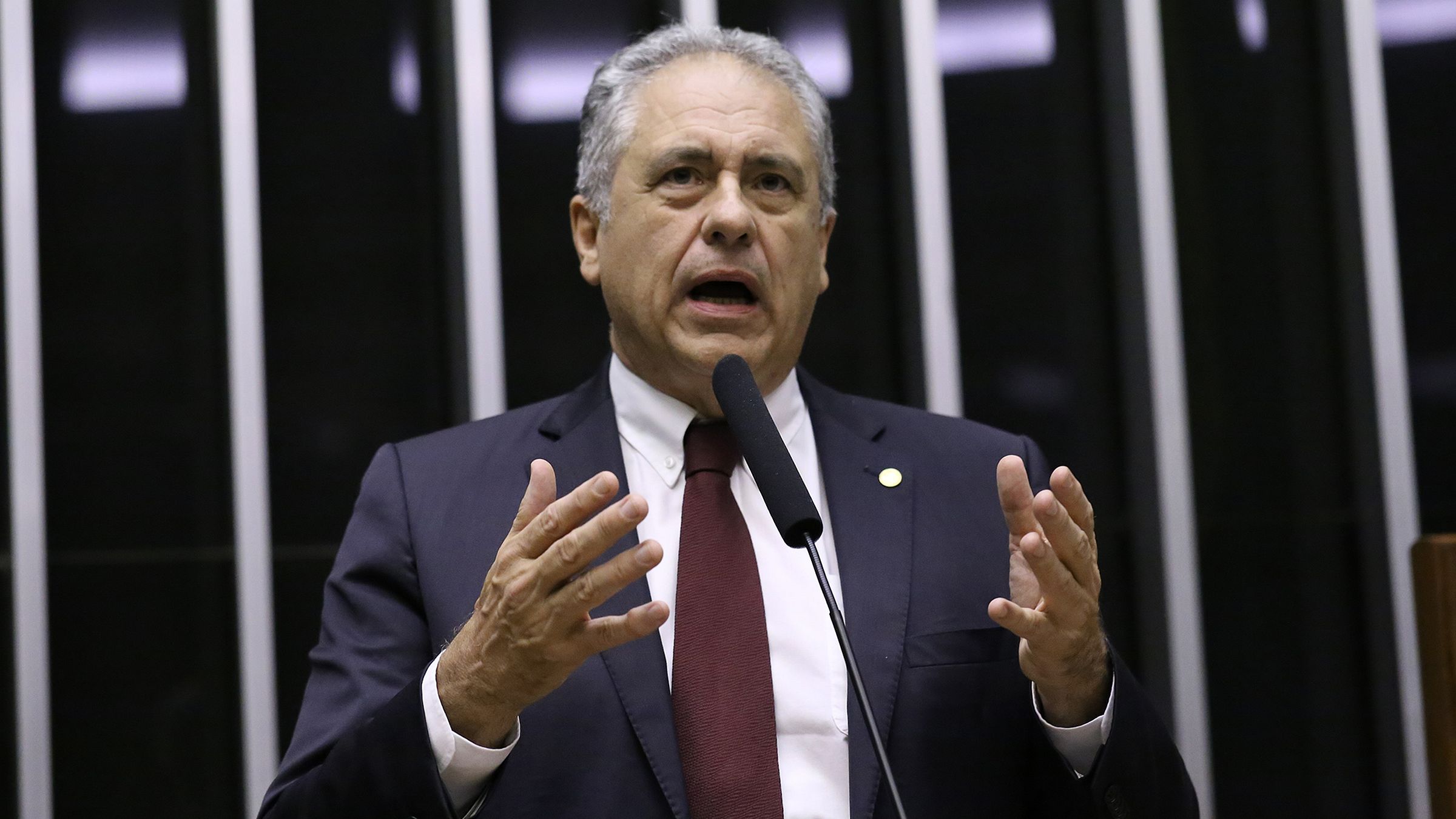 Carlos Zarattini (PT-SP), relator da MP da Taxação, durante sessão da Câmara de 8 de outubro, quando projeto foi engavetado.