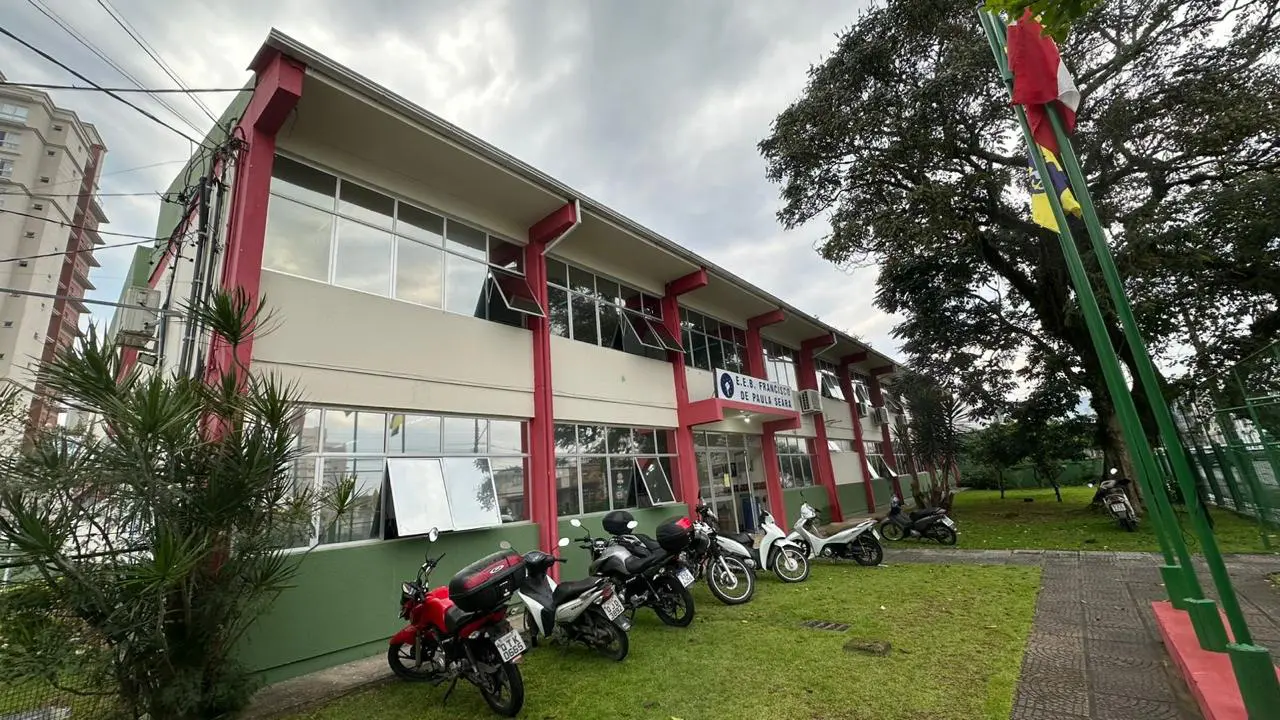 Rotina nas escolas cívico-militares reforça respeito e responsabilidade.
