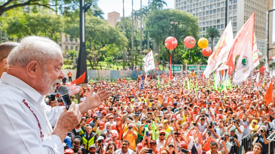 Discurso político: Lula participa do 1º de Maio Unificado, no Vale do Anhagabaú. O festival "Cultura e Direitos" é alvo de investigação por suposto uso de dinheiro público com fim político-partidário.