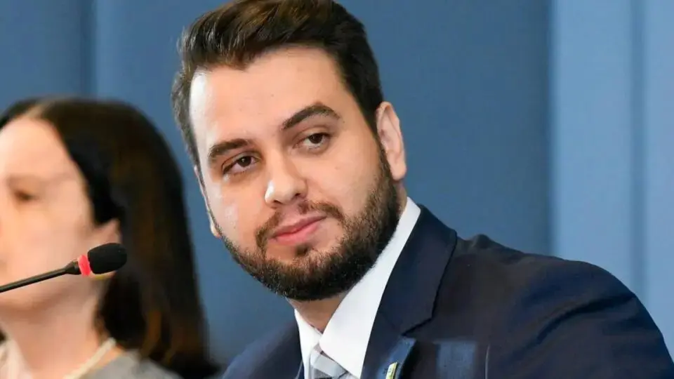 Reconsideração: Filipe Martins, ex-assessor de assuntos internacionais da Presidência da República. Martins pediu e Moraes voltou atrás em decisão que destituía seus advogados.