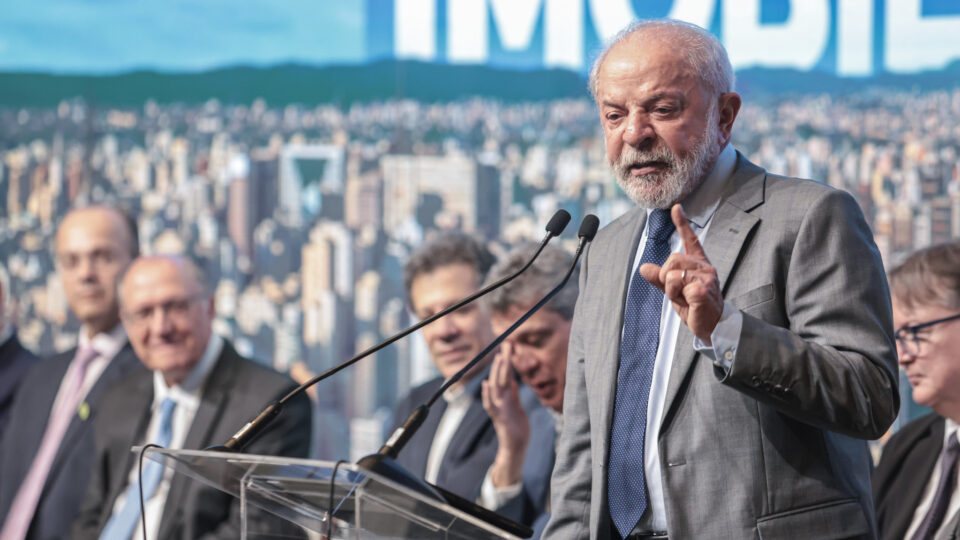 Lula lança novo modelo de crédito imobiliário com foco na classe média