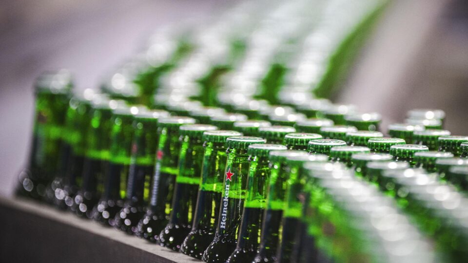 Crise do Metanol reduz consumo de destilados e impulsiona cerveja e vinho em SP, mostra estudo