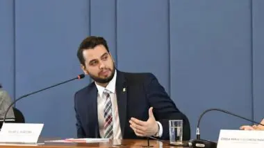 Moraes diz que Filipe Martins não violou tornozeleira, mas mantém restrições