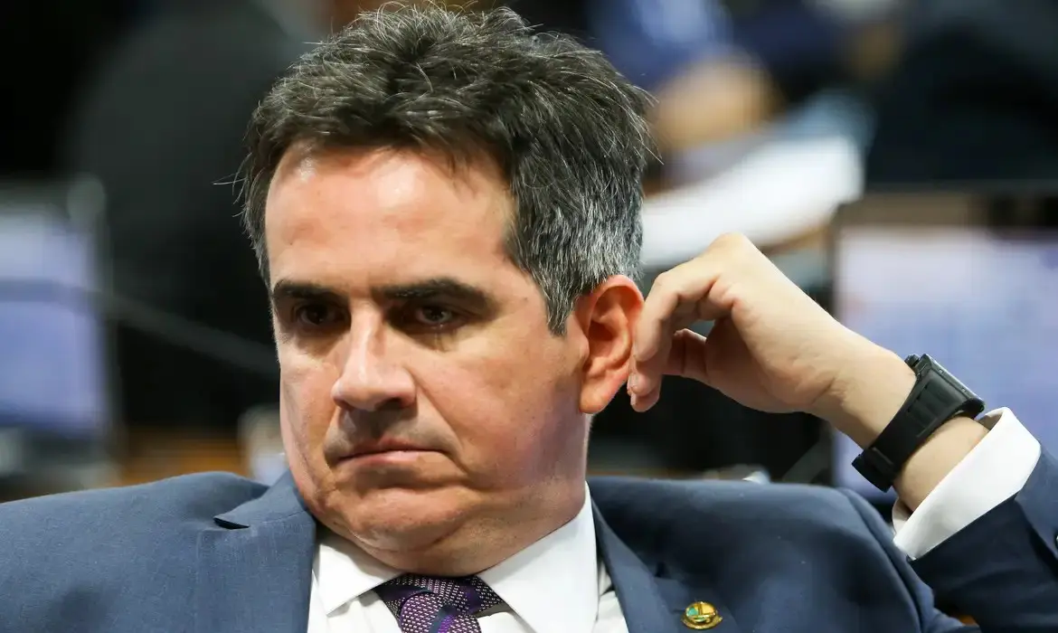 Resposta: após derrota no Congresso, a Caixa demite nomes indicados pelo PP e PL, incluindo o homem forte de Ciro Nogueira. O PP anunciou recentemente que será oposição a Lula, e ordenou que todos os integrantes do partido deixassem suas cargas na esplanada.