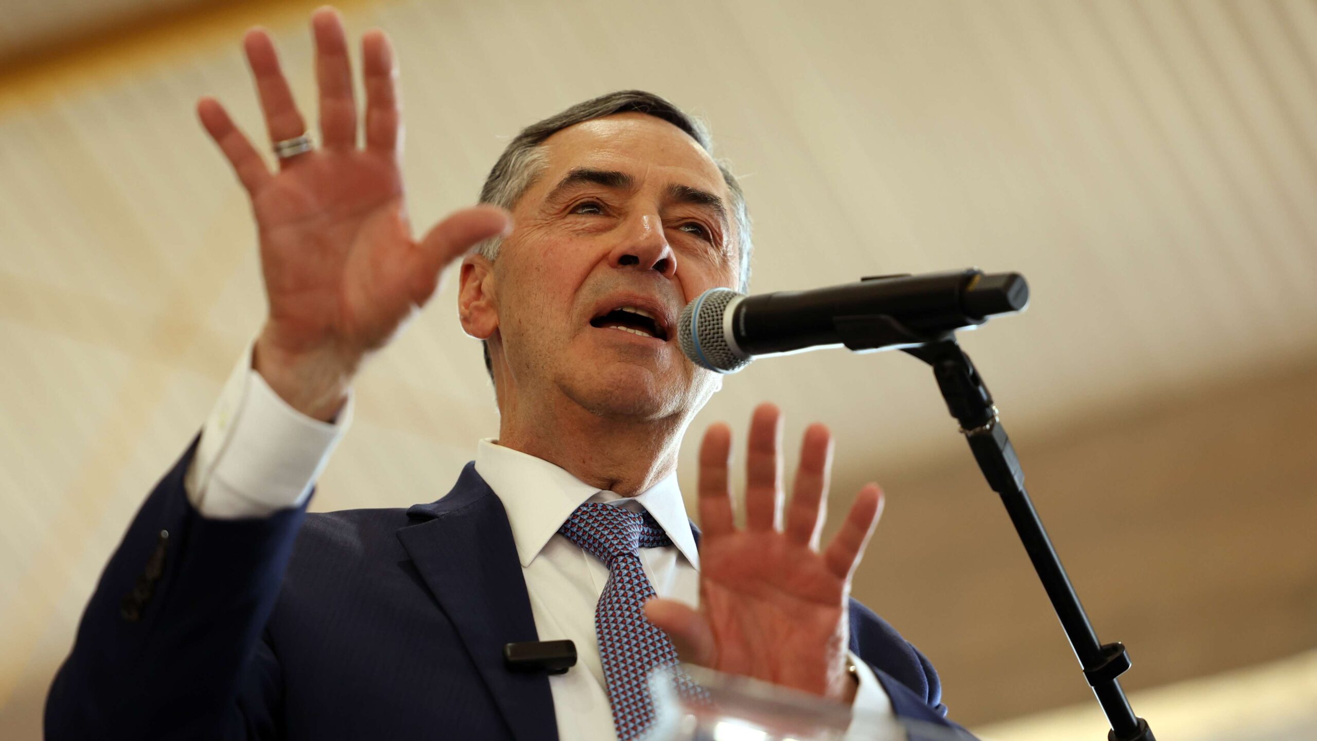 Mesmo após aposentadoria do STF, ministro Luís Roberto Barroso seguirá exposto