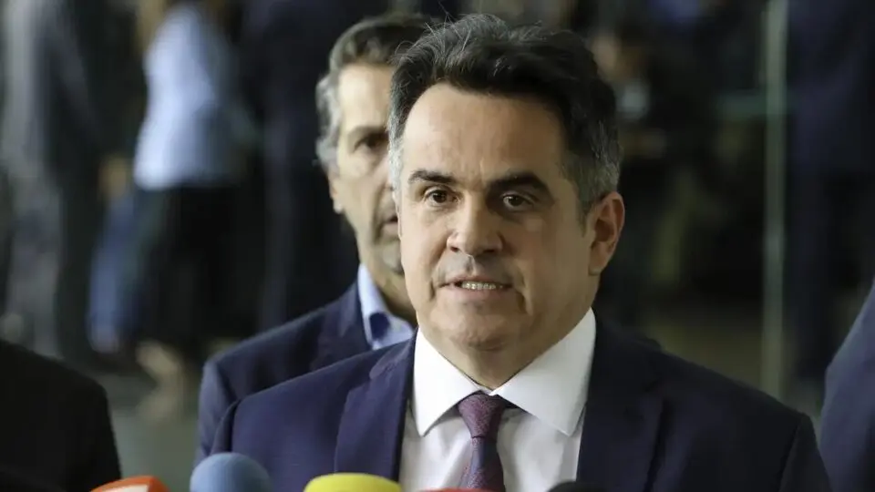 Projeto político: Ciro Nogueira diz que eleição de 2026 já estaria ganha, mas que atuação de Eduardo Bolsonaro nos Estados Unidos fez surgir necessidade de lutar pela presidência.