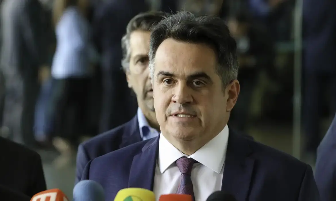 Projeto político: Ciro Nogueira diz que eleição de 2026 já estaria ganha, mas que atuação de Eduardo Bolsonaro nos Estados Unidos fez surgir necessidade de lutar pela presidência.