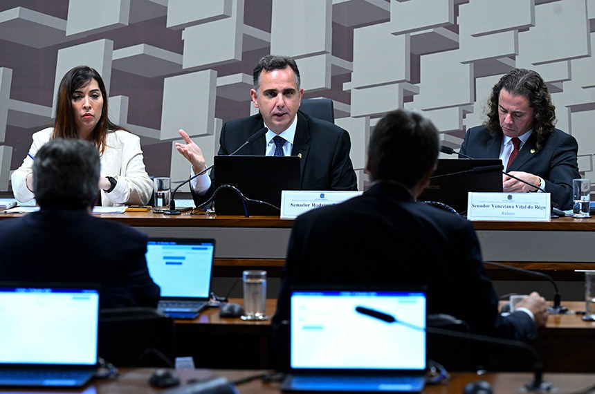 Escândalo no Senado! Pacheco Silencia Críticos e Impõe Código Civil Sem Debate