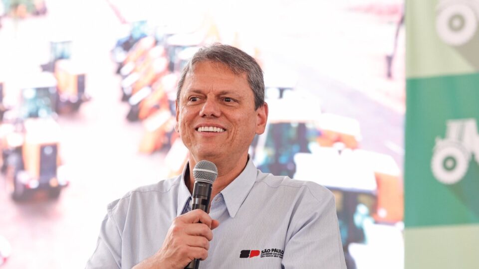 Tarcísio de Freitas lidera pesquisa para o governo de São Paulo em 2026