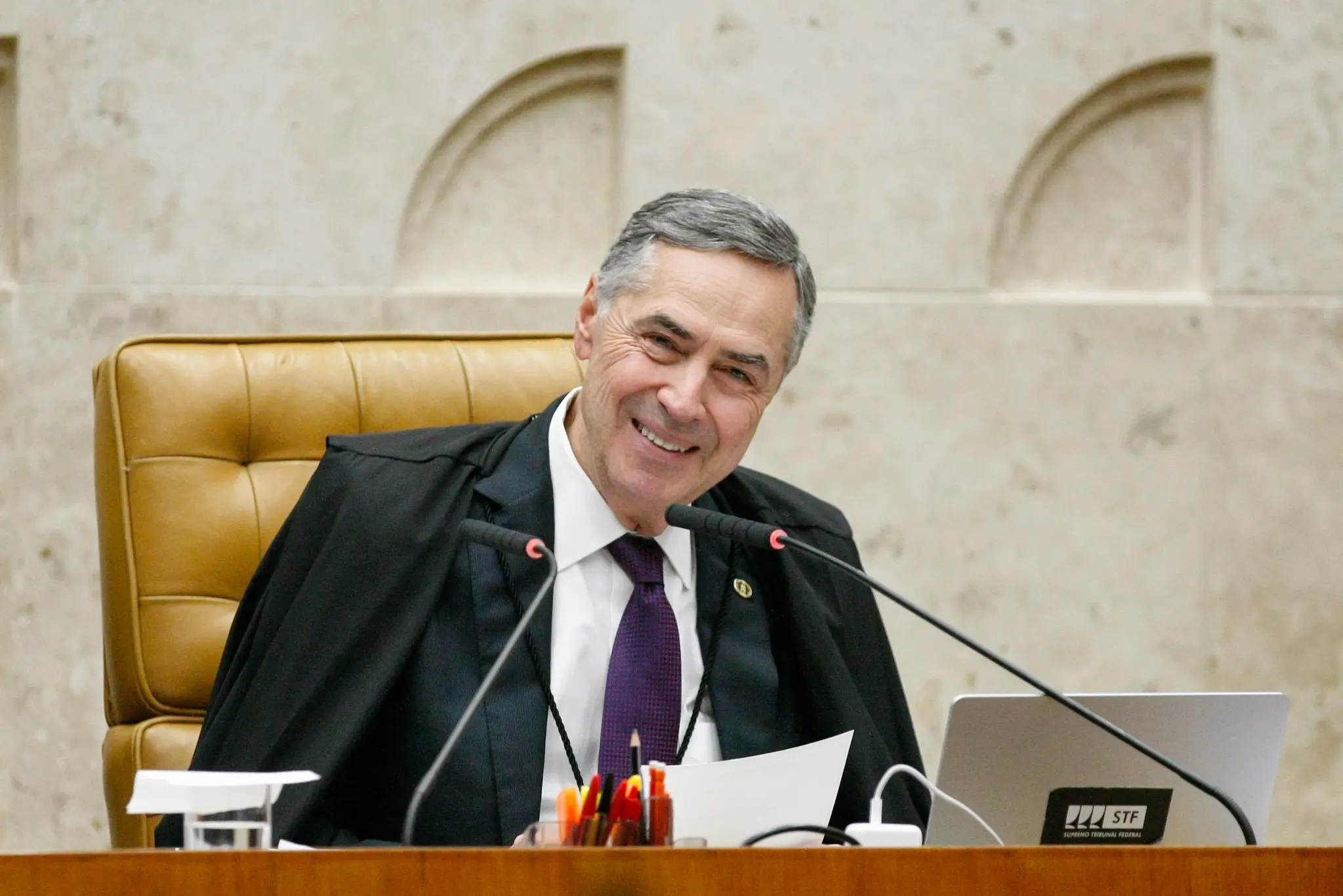 Barroso oficializa aposentadoria e deixa STF nesta sexta