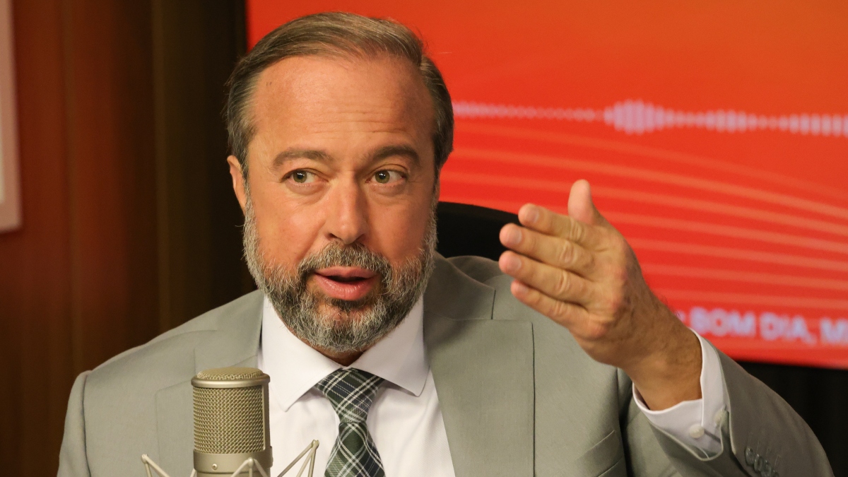 Alexandre Silveira explica que um incêndio em uma subestação do Paraná causou o apagão que atingiu, pelo menos, 20 estados.