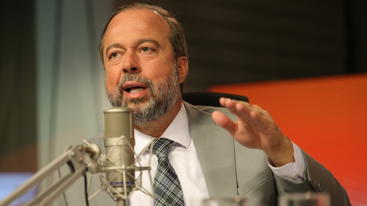 Alexandre Silveira diz que país tem segurança energética para não precisar retomar o horário de verão.