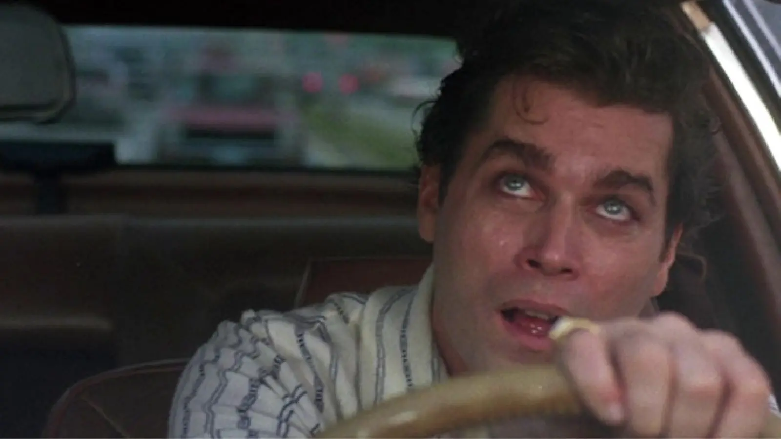 Já ao final do filme, o personagem de Liotta é engolido pela paranoia do crime e da cocaína