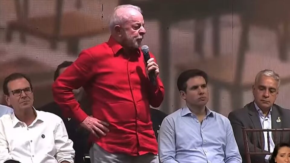 Com Motta, Lula ataca a direita e diz que atual Congresso tem “qualidade baixo nível”