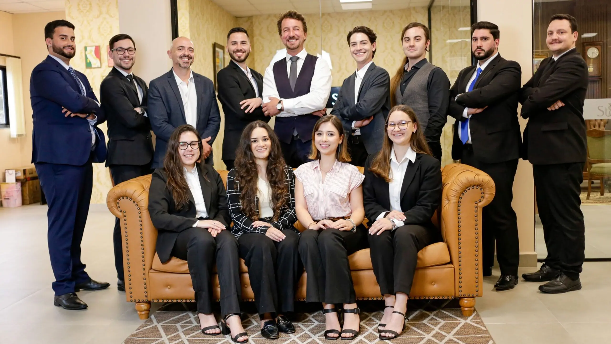 Integrantes da equipe do Stella Advocacia: profissionais do jurídico, administrativo e atendimento que refletem o compromisso do escritório com excelência e ética.