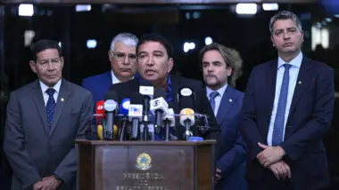Oposição acusa STF de conluio com a esquerda e pede impeachment de Dino e Moraes