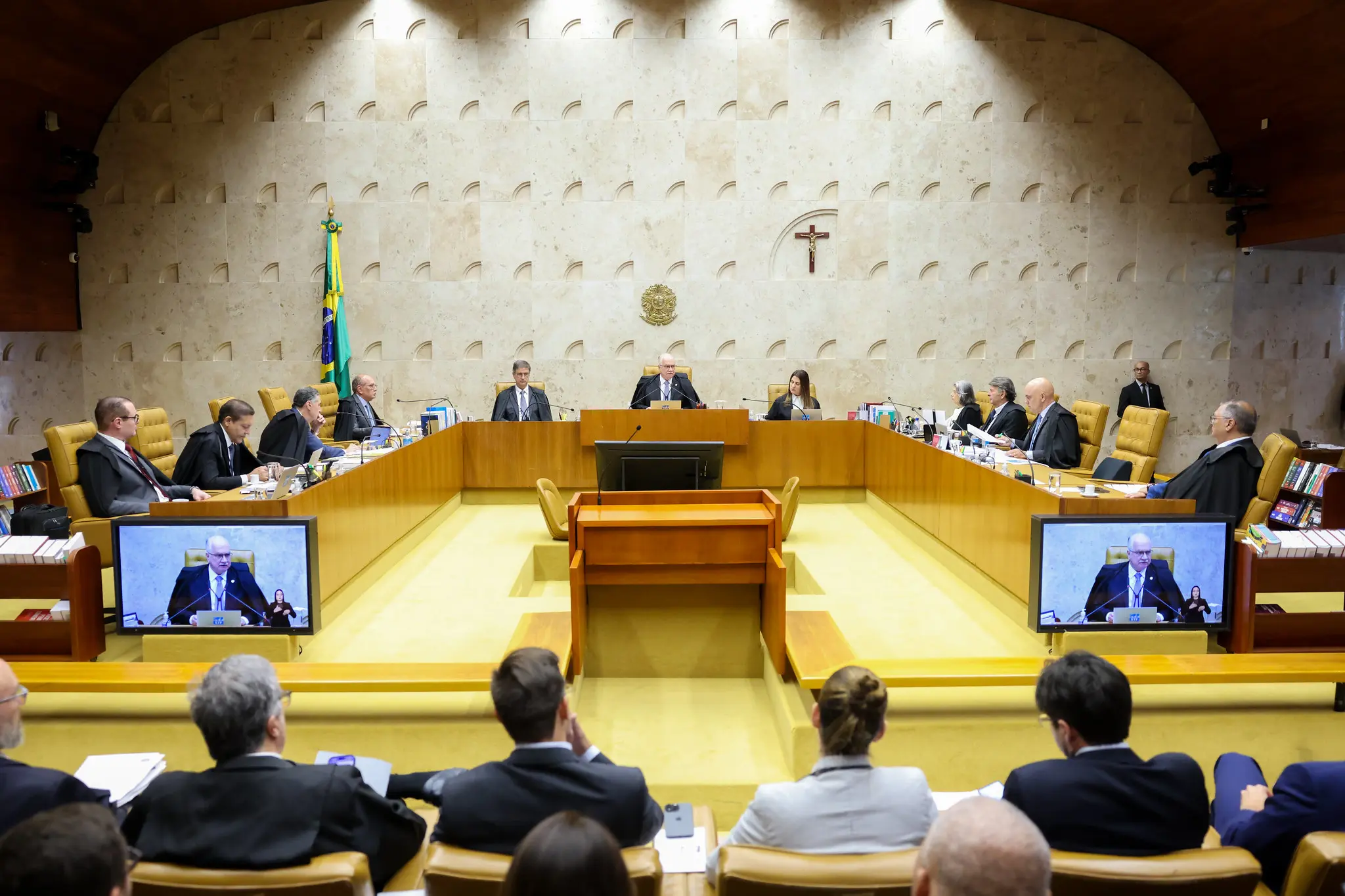 Moraes compara proibir ensino de gênero à inquisição; STF derruba leis de 3 municípios