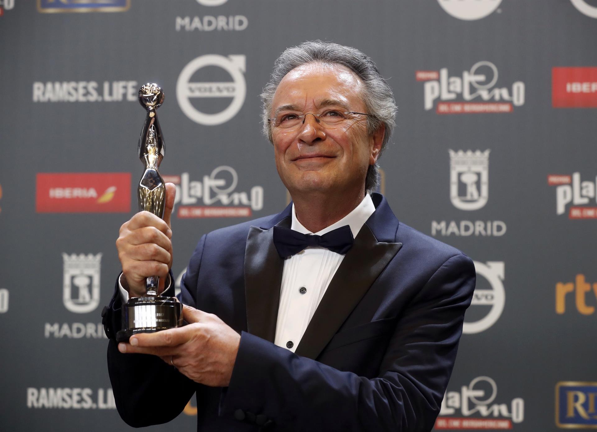 Oscar Martínez recebe a estatueta de Melhor Ator no Premios Platino, em Madri, por seu trabalho em &#8220;O Cidadão Ilustre&#8221;