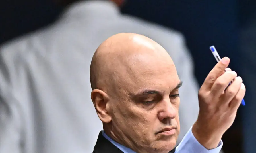 O ministro do Supremo Tribunal Federal, Alexandre de Moraes. Relator dos processos envolvendo o 8 de janeiro, Moraes decretou a revogação da prisão preventiva de Alexsandra Aparecida da Silva.