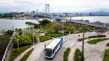 De 65 mil a meio milhão de habitantes: como o turismo transformou Florianópolis