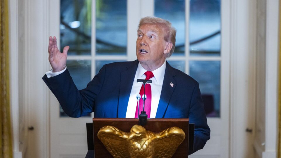 O poder da linguagem simples: como Trump transformou tarifas em narrativa política