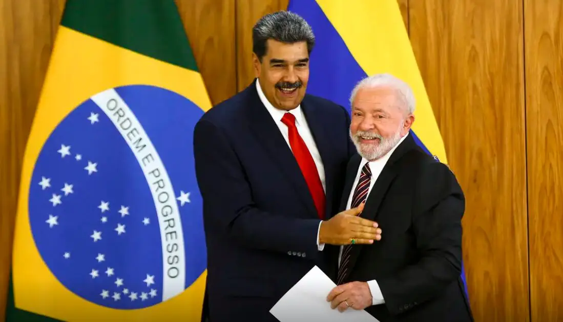 Nicolás Maduro e presidente Lula (PT), em visita do ditador venezuelano ao Brasil. Maduro é acusado pelos Estados Unidos de chefiar cartel de narcotráfico com impacto internacional.