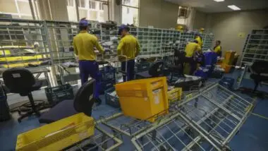 Correios anuncia empréstimo de R$ 20 bilhões após agravamento de rombo na estatal.